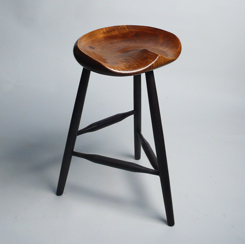 GARNY - Tiger Maple Tripod 22" - for guitar players, for kitchen or office, for computer tables