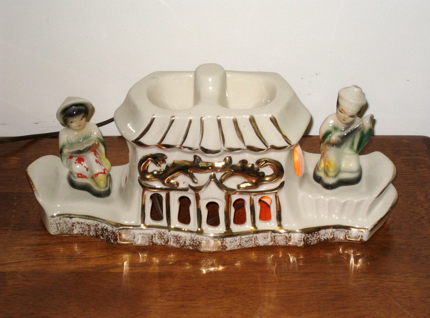 1954 Premco Asian / Chinese Sampan Boat TV Lamp / Dragons / Works / Chicago, ILL.