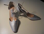 Ann Klein Pumps Heels Shoes T Strap Silver Leather circa 1980's 7 medium