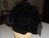 Vintage 1940's Velvet Cloche Hat