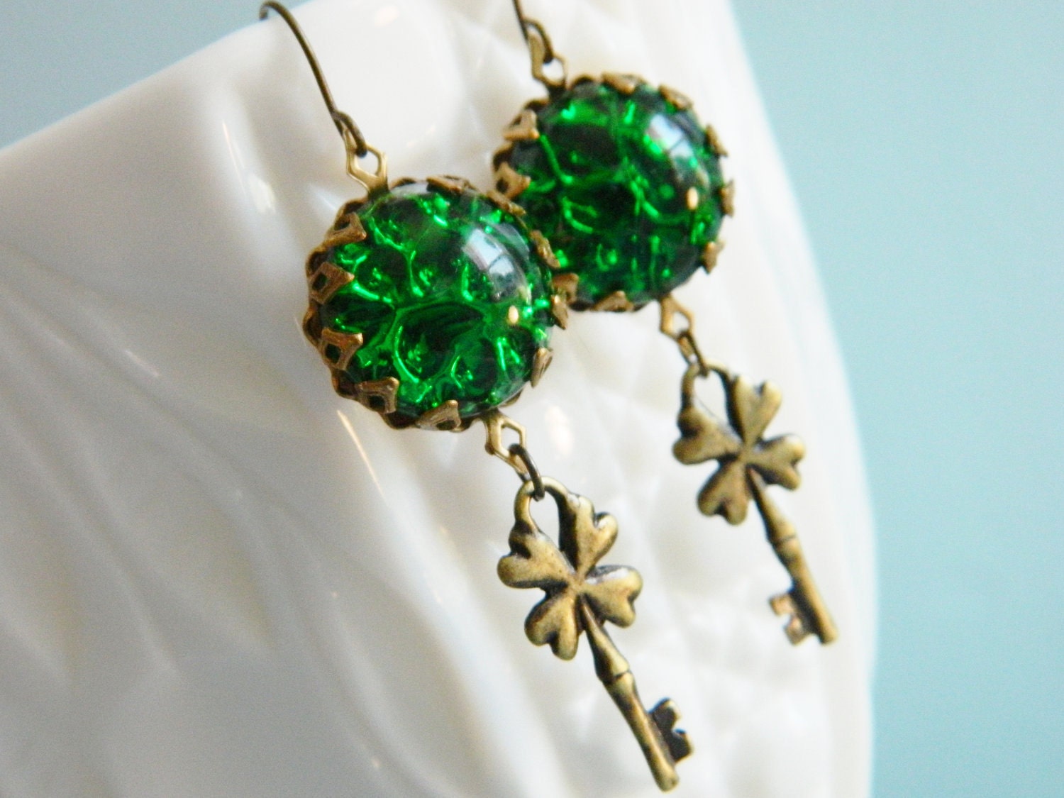 St Patricks Day Dangle Earrings Vintage Green Clover Shamrock - Key to Luck