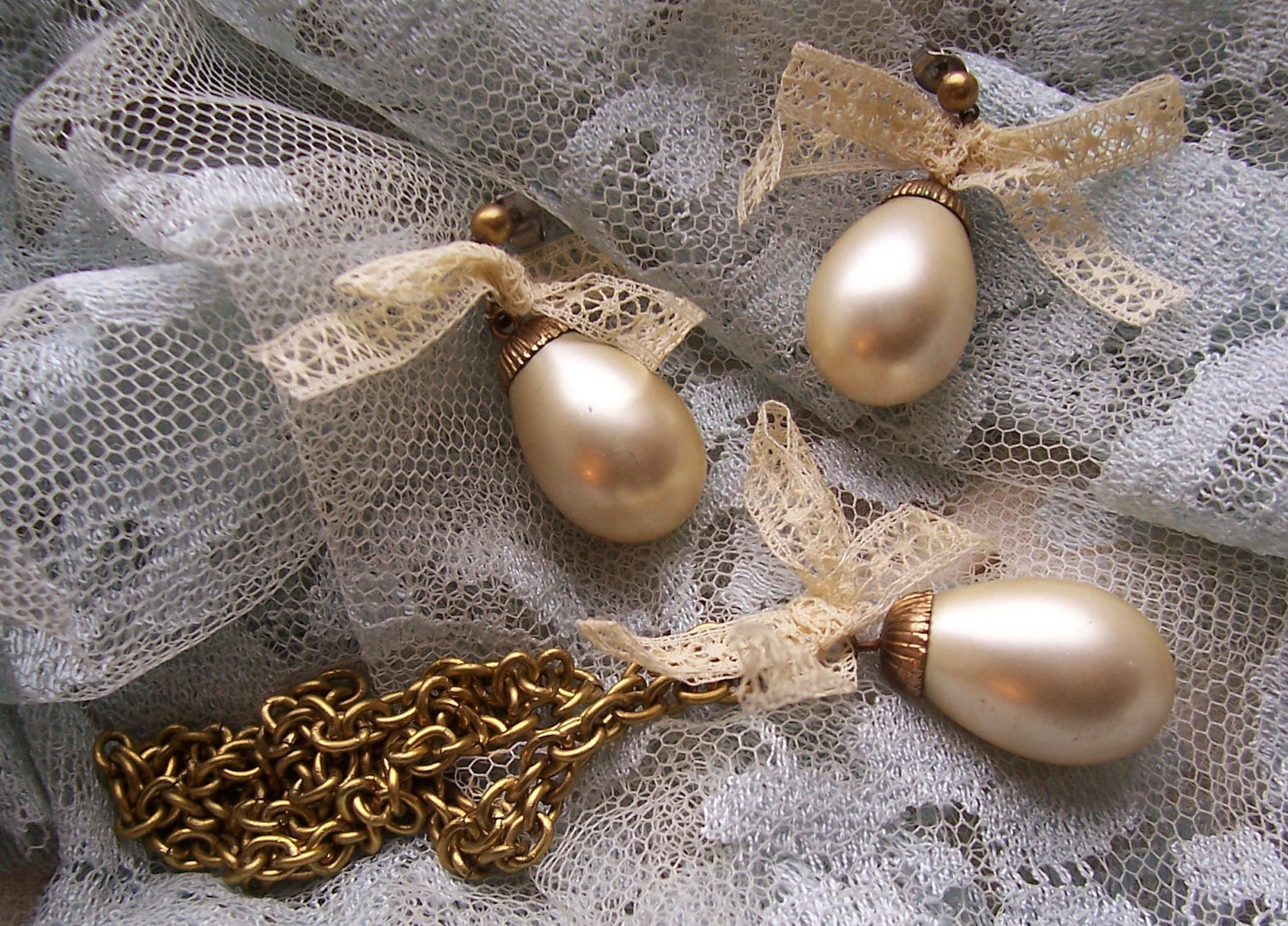 Ivory Pearl Jewelry Set - Unique Bridal Jewelry Set - Wedding Jewelry Set - Ivory Pearls Victorian Lace - "Pearls of Wisdom"