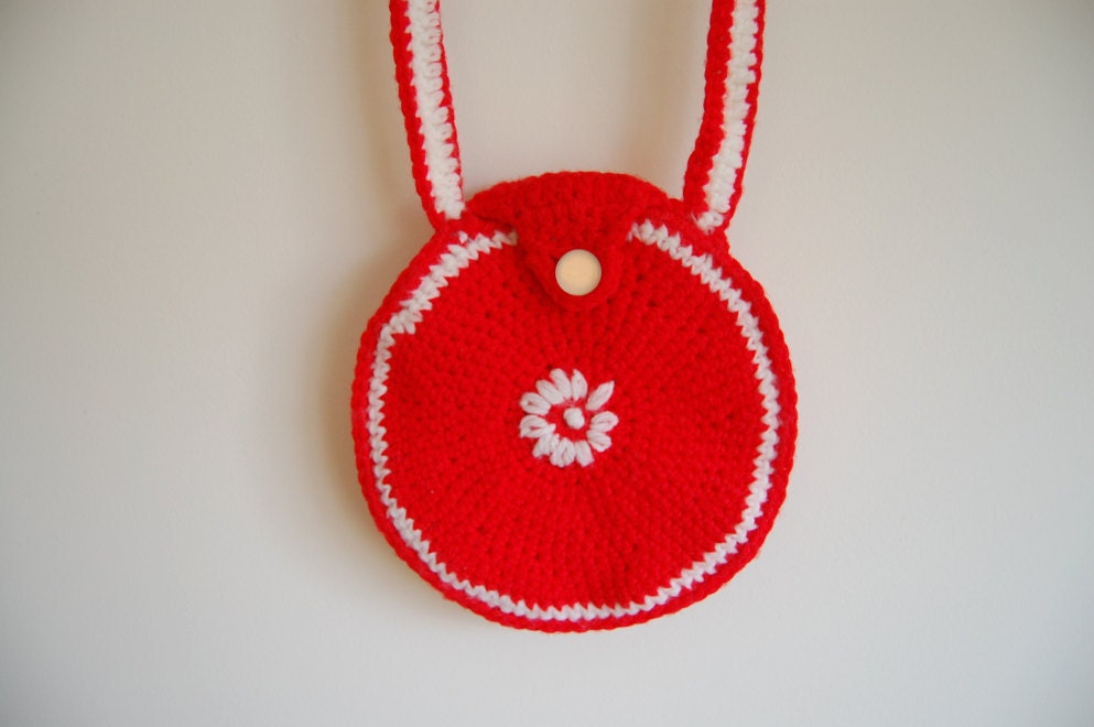 Vintage bright red crocheted purse - whitelightproject