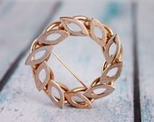 Vintage 50's 10K Gold Filled Round Chain Brooch Gold Tone Linked