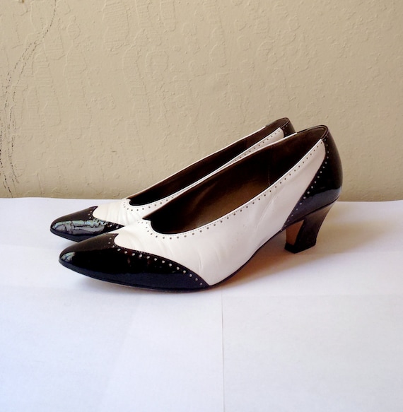 Vintage Spectator Heels / 80s Black and White by OldSchoolSwank