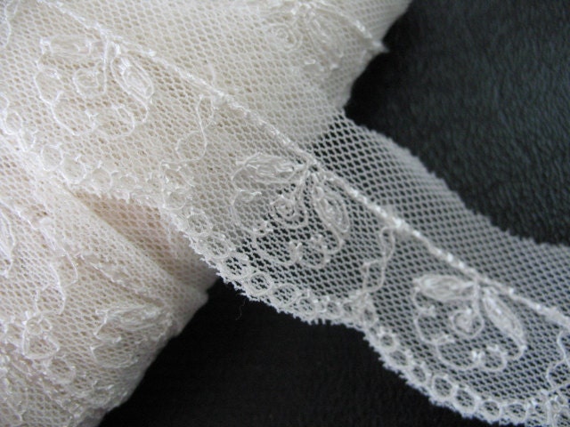 2 yard  WHITE VINTAGE  LACE   -