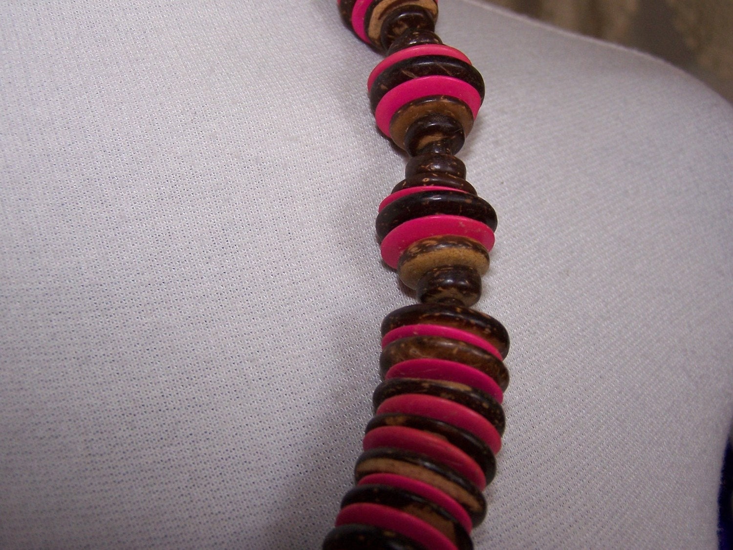 Chunky Hot Pink 1980 Kitsch Retro Big Wooden Bead Necklace