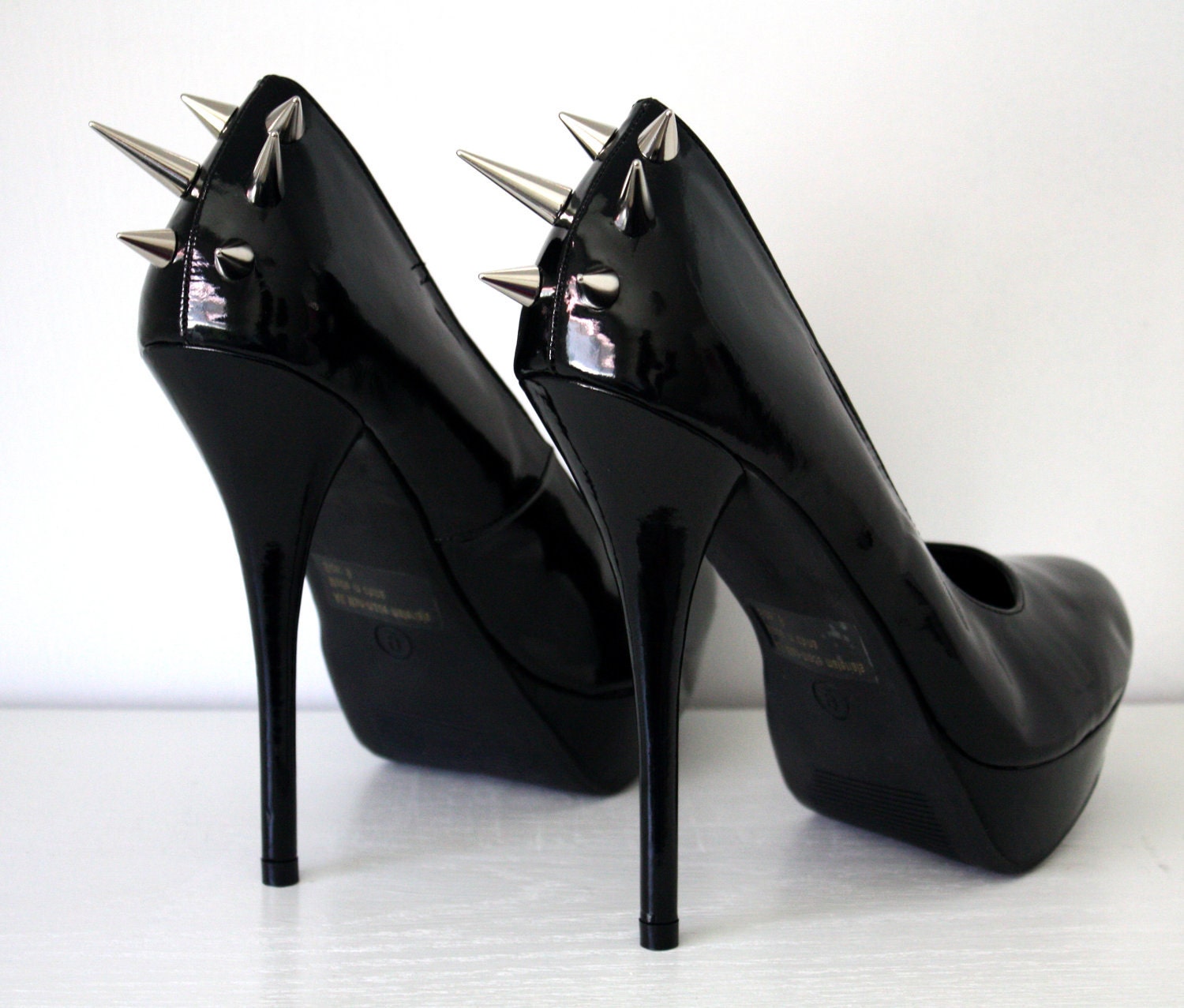 Spiked Patent Leather Pumps - Black