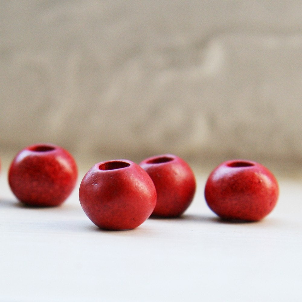 7pcs RED Ceramic Beads