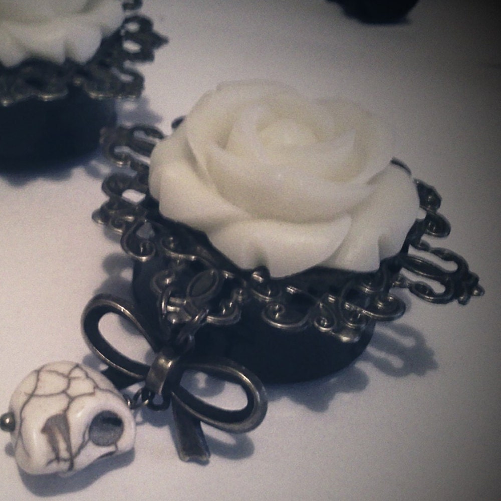 The White Death 1 1/8 inch 28mm Double Flared Plugs - Victorian Mourning Macabre Horror Day of the Dead Gothic Skull