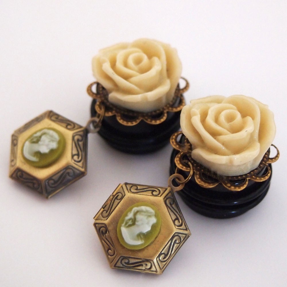 3/4 inch 19mm Locket Dangle Girly Plugs - Stretched Ears Body Modification Victorian Gothic Lolita