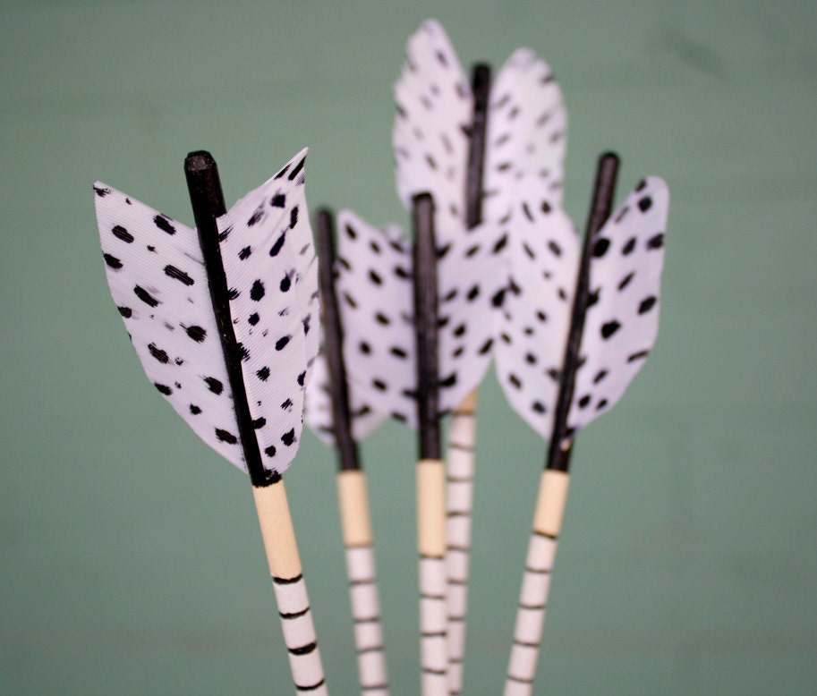 Hair Arrow - Cream  with Spotted Feathers