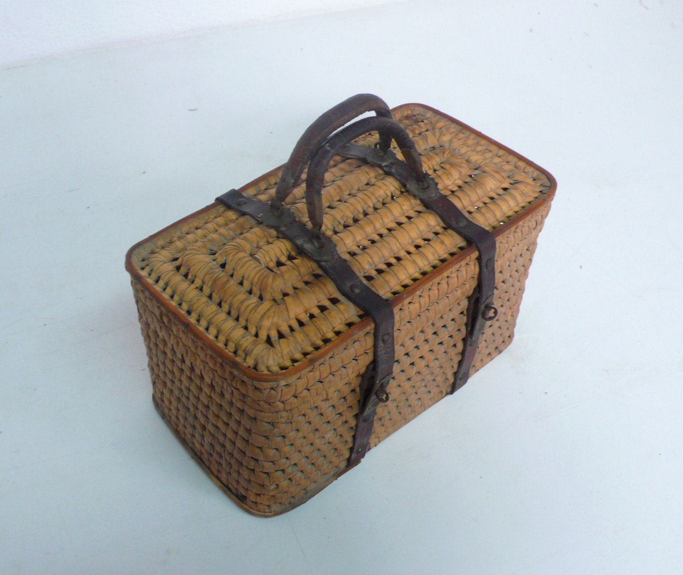 Antique art nouveau picnic basket
