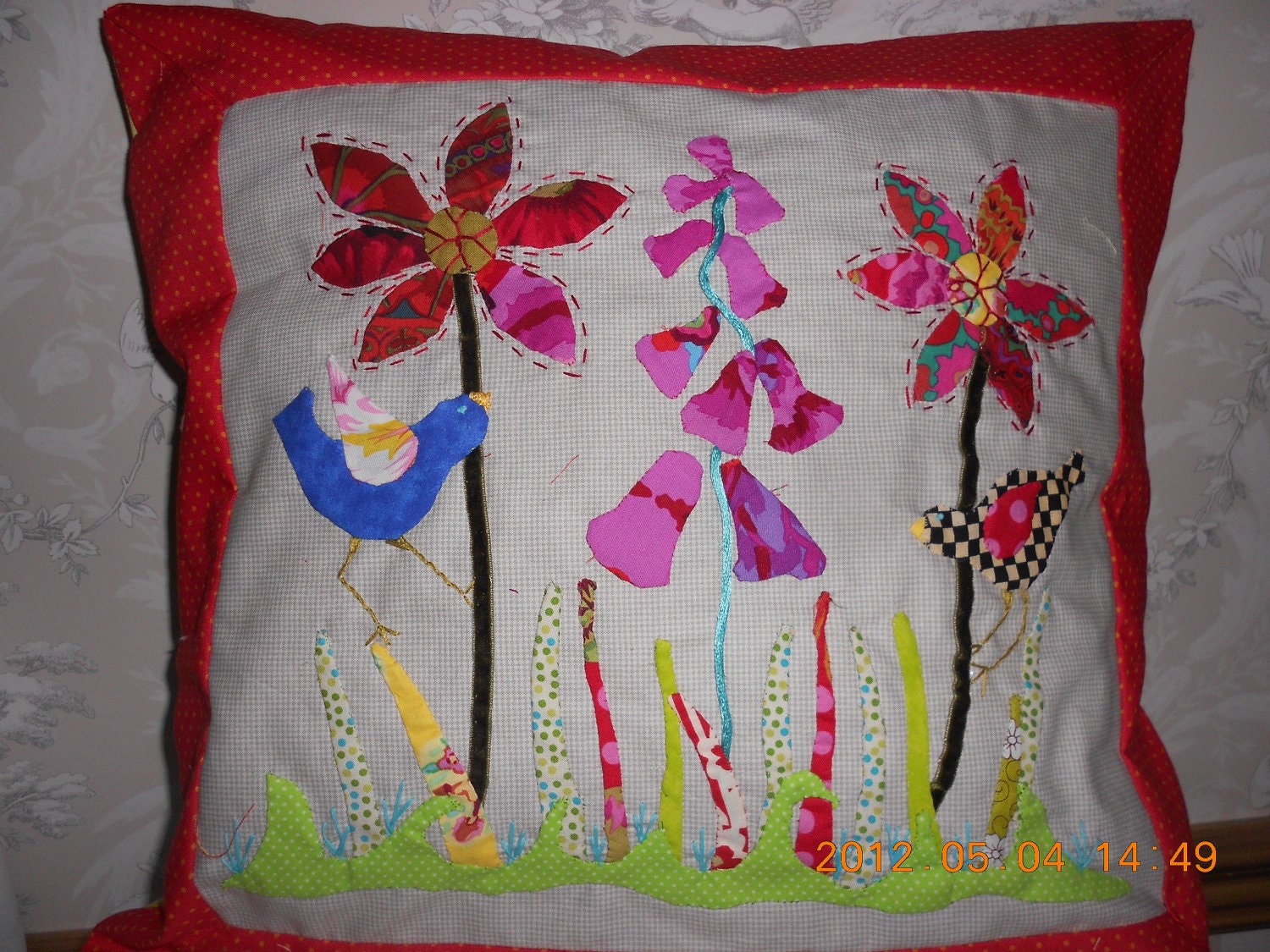 Hand appliqued folk art pillow very pretty. Birdies and flowers, gorgeous colors.15"x15"
