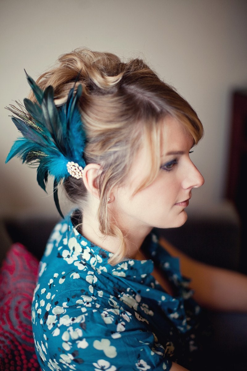 feather fascinator in peacock tones