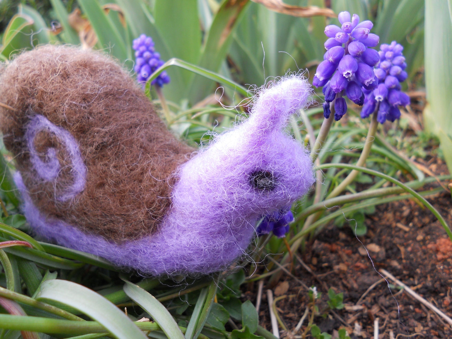 Needle Felted Garden Snail / Waldorf-style Soft Miniature Animal Toy / Springtime Nature Table Figurine