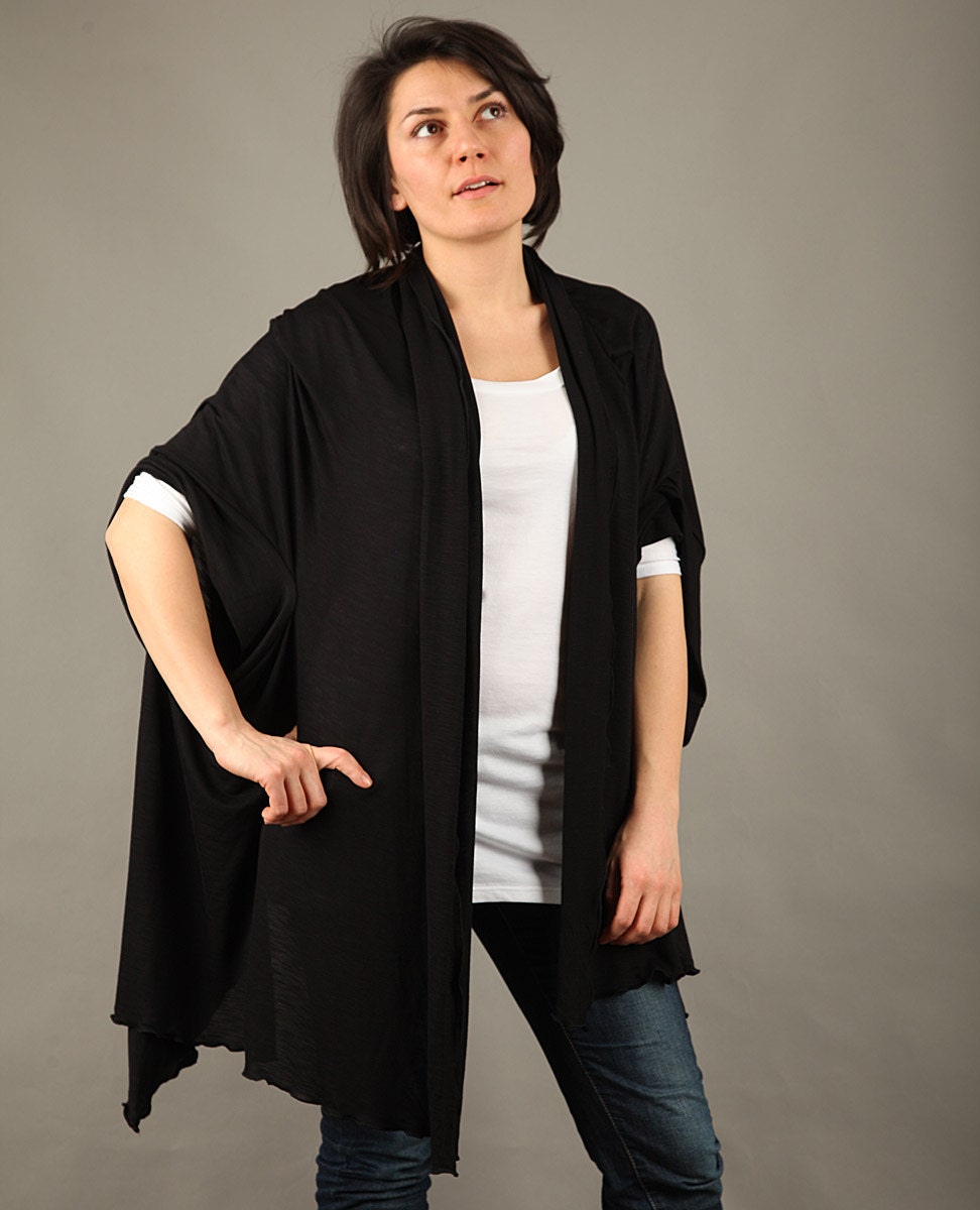 ComfyTop - 15 in 1 black one size vest that can be worn in 15 different ways