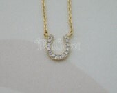 B97-Cubic Detailed Gold Horseshoe Necklace
