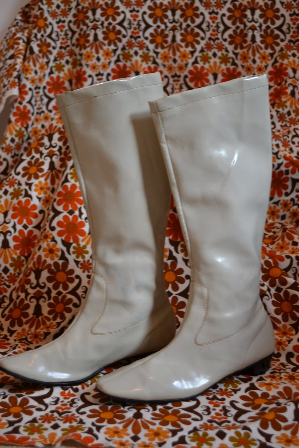 Go-Go vintage 1960s bone/stone colour vinyl boots almost knee high very mod UK 6 EUR 39 US 8.5