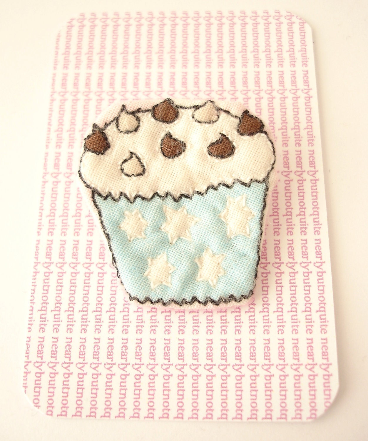 Choc drop cupcake brooch