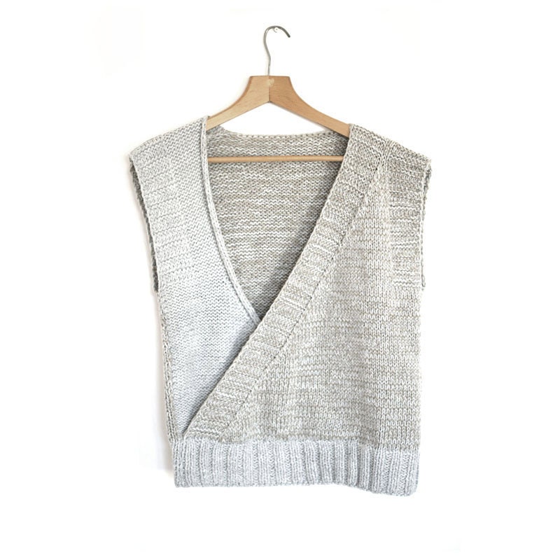 Earthy sleeveless sweater. Waistcoat.