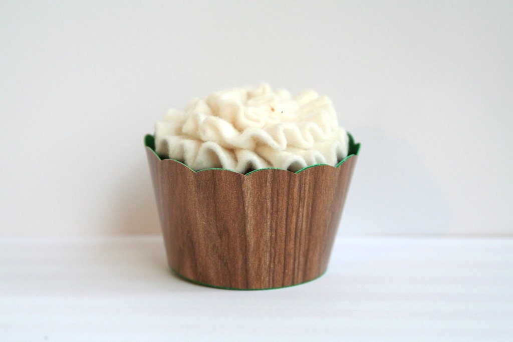 Woodgrain Scalloped Cupcake Wrappers Set of 12