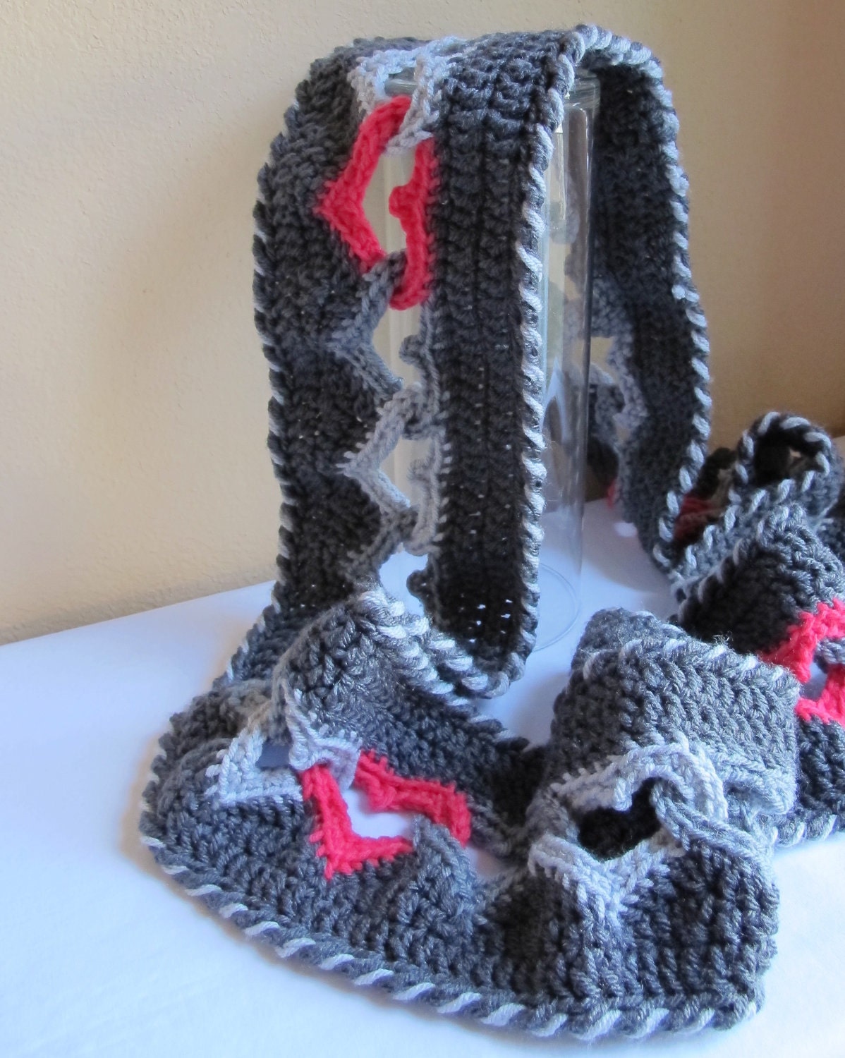 CROCHET PATTERN - Sweetheart Scarf - a linked heart scarf - infinity scarf/cowl - Instant PDF Download