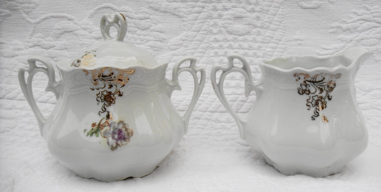 VINTAGE Rose Design Creamer And Sugar Set