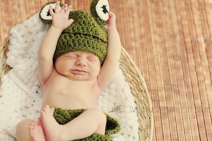 Baby Frog Hat and diaper cover 0-24 months photo prop