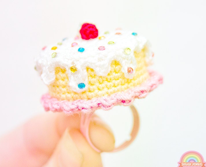 Mini Crochet Cake Ring - rainbow sprinkles