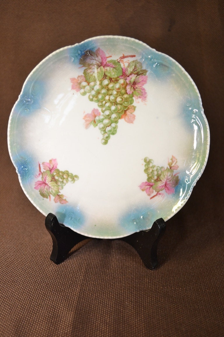Charming Bavarian Plate Grapes FREE DRILLING