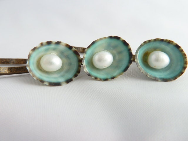 Shell bobby pin set: green limpet and white freshwater pearl, shell hair pin, beach wedding