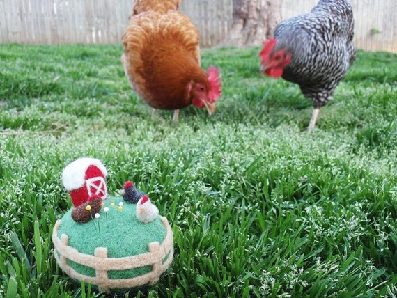 Three Little Hens Pin Cushion - Needle Felted Wool Sculpture - MADE TO ORDER