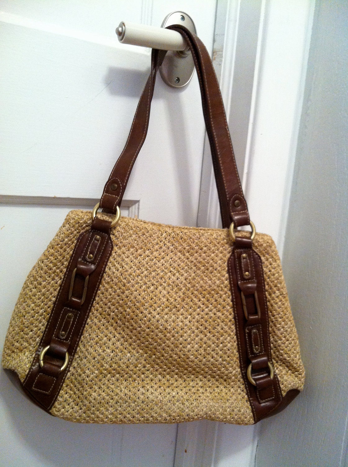 v i n t a g e Fall Autumn Golden Wheat Straw Weave and Vegan Faux Brown Leather Handbag / Woven Shopper / Tote / Purse