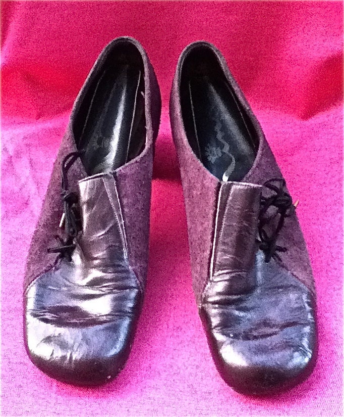 SALE - 60s Mod low heels - Purple leather and suede with cute lace up detail - size 7US