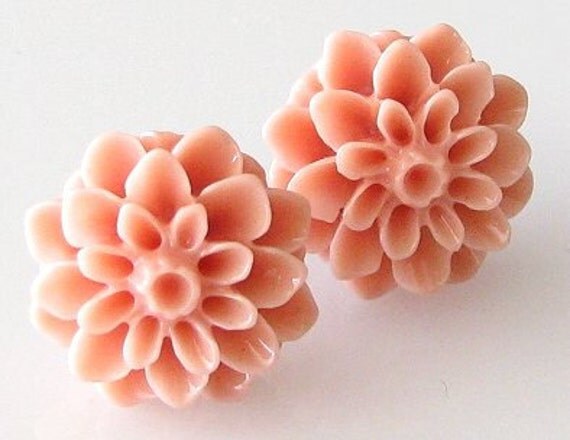 peach flower earrings, flower stud earrings, bridesmaid gift, peach earrings, chrysanthemum earrings, post earrings, peach coral earrings