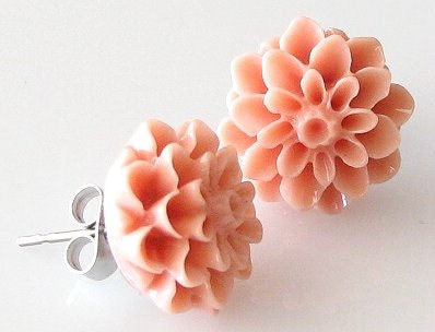 peach flower earrings, flower stud earrings, bridesmaid gift, peach earrings, chrysanthemum earrings, post earrings, peach coral earrings
