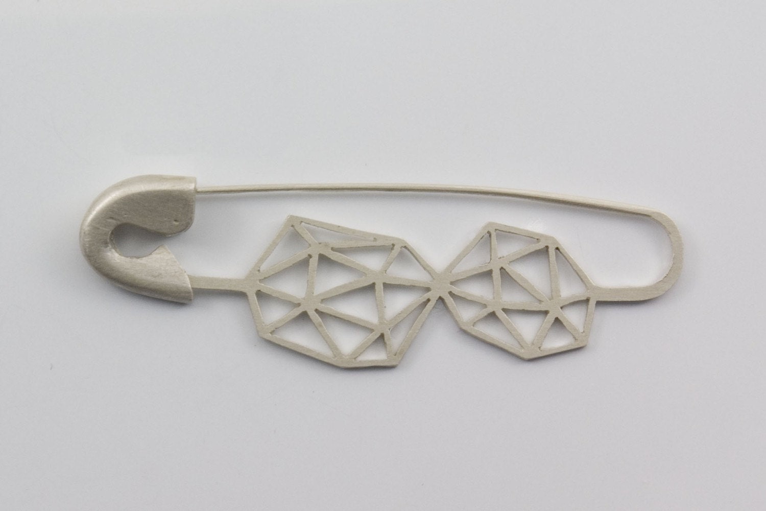 FIBULOSO PETRA hand sawed sterling silver safety pin brooch