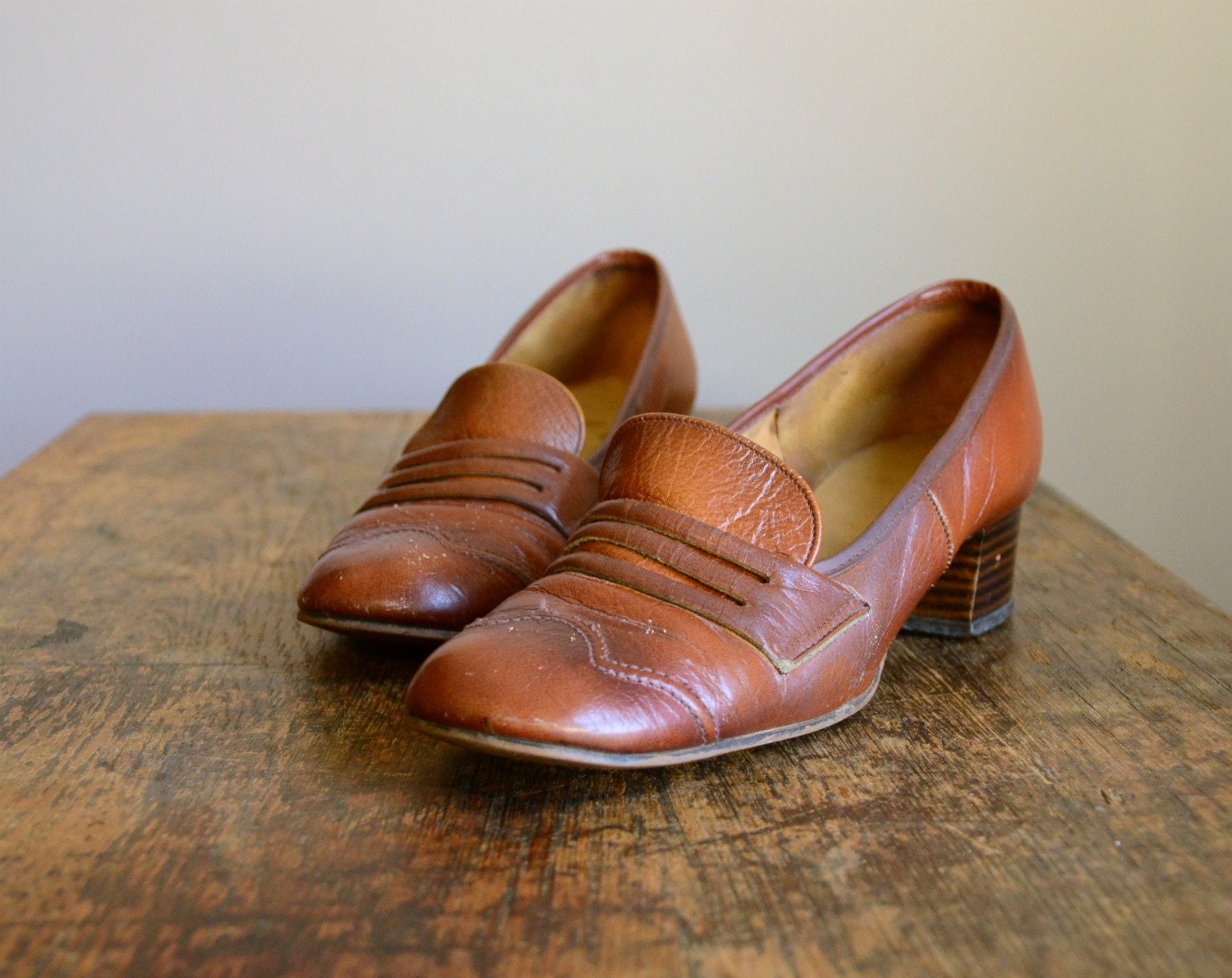 Vintage 1960s Whiskey Brown Leather Loafers .. Size 9
