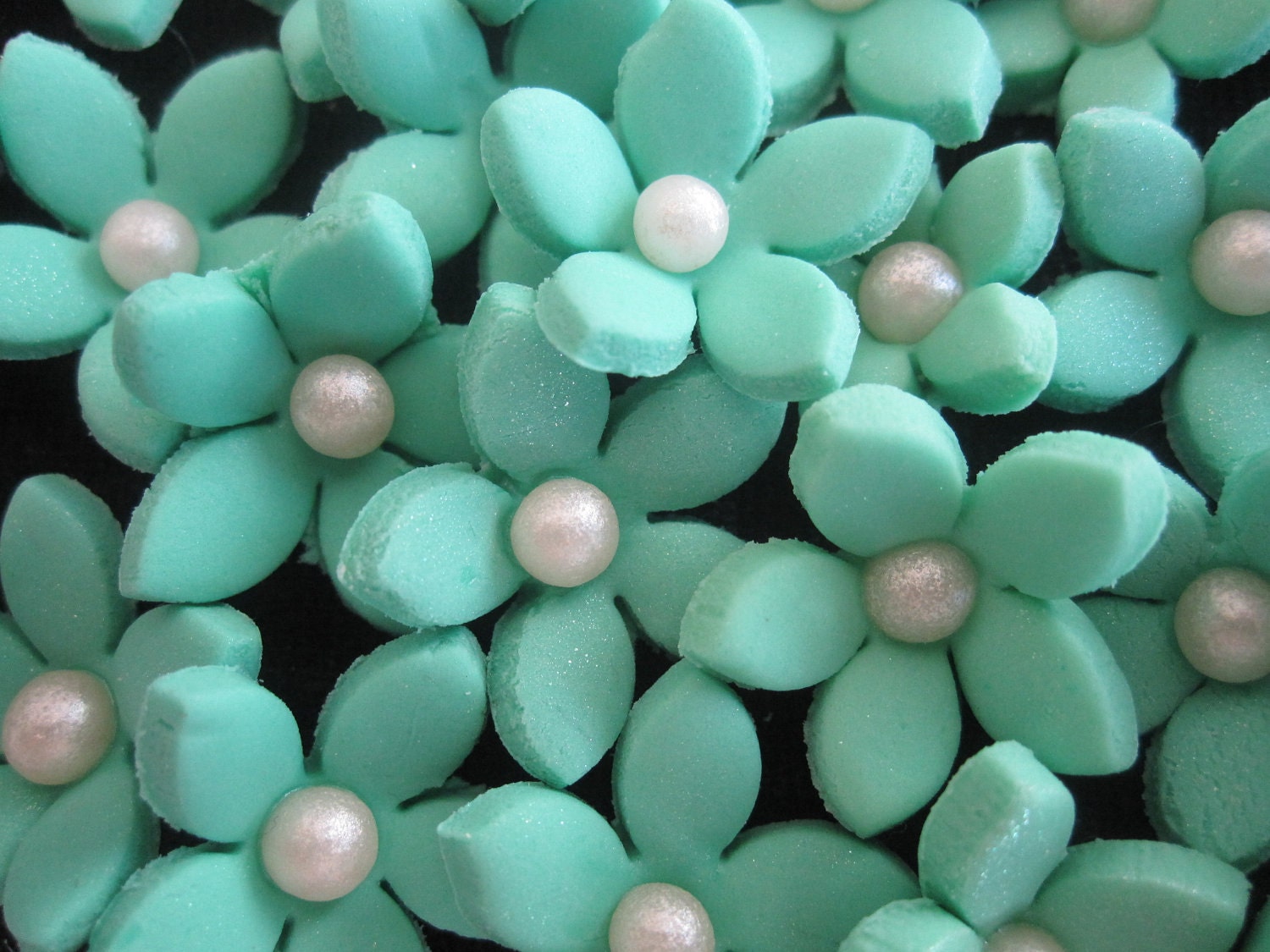 NEW with PEARL Tiffany Blue with Pearls Turquoise 3D Stephanotis Flowers 100% edible cake and cupcake tpoppers