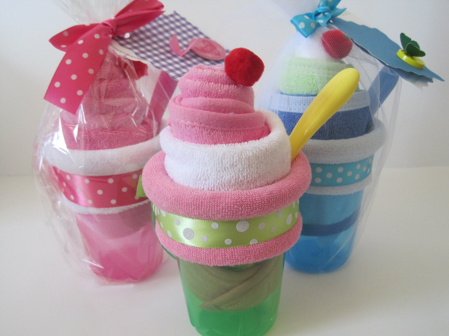 6 Piece Yummy Sippy Cup Sundae with Washcloths-Available in Boy,Girl, Neutral colors