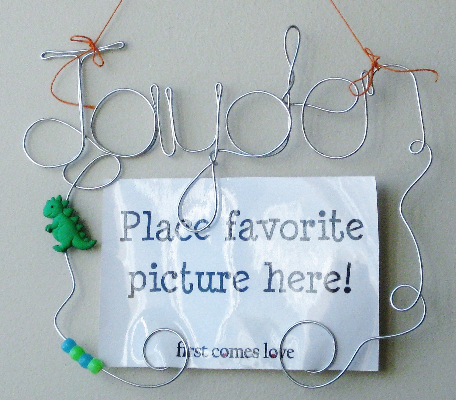 Custom Personalized Baby Name or Word Sign, Kids Birthday Party Gift, Wire Hanging Photo Holder, Childrens Frame, Baby Room Decoration