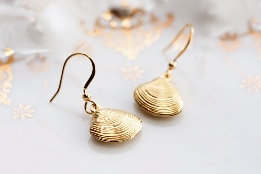 Gold Shell Earrings Tiny Shell Gold Earrings Little Sea Shell Pendant Nautical Earrings Sea Jewelry - E115