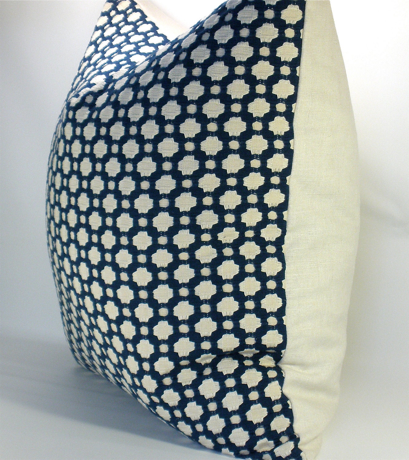 Betwixt pillow cover in Indigo/Ivory - 20 x 20