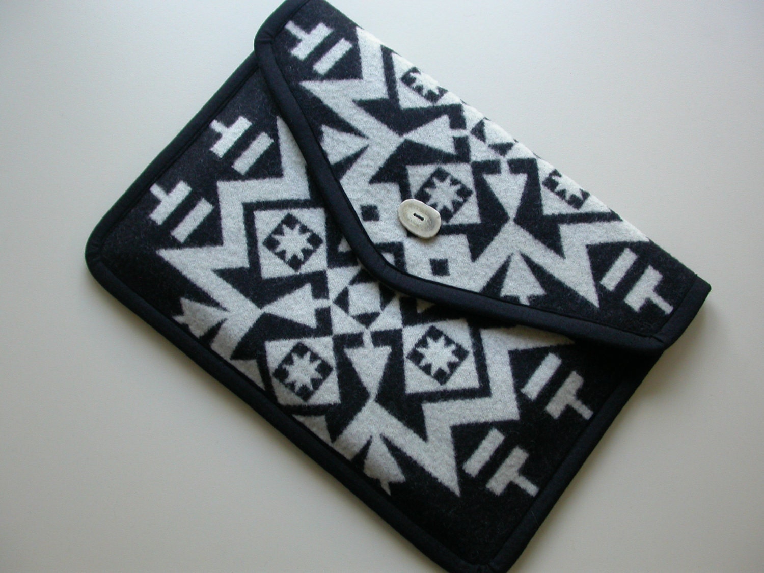 Black & White blanket weight wool - 15" MacBook Pro Laptop Sleeve - Native American print