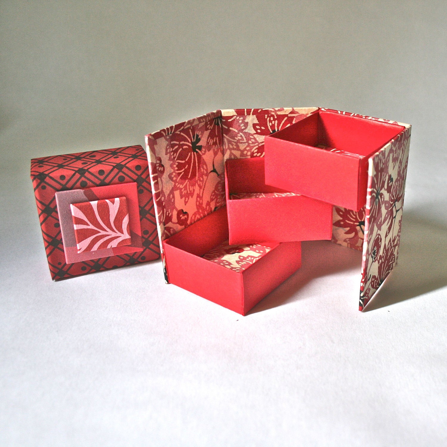 Tri-Fold Gift Box in Shades of Red & Pink