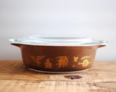 10 Dollar SALE Vintage Casserole - Pyrex Early American Pattern Brown Bowl Thanksgiving - labiblioteca