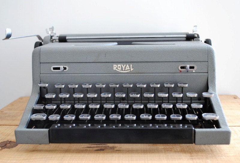 Vintage Typewriter - Grey Royal Arrow Portable Typewriter - labiblioteca