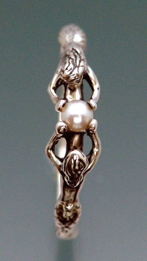 Two Mermaids Ring with Pearl