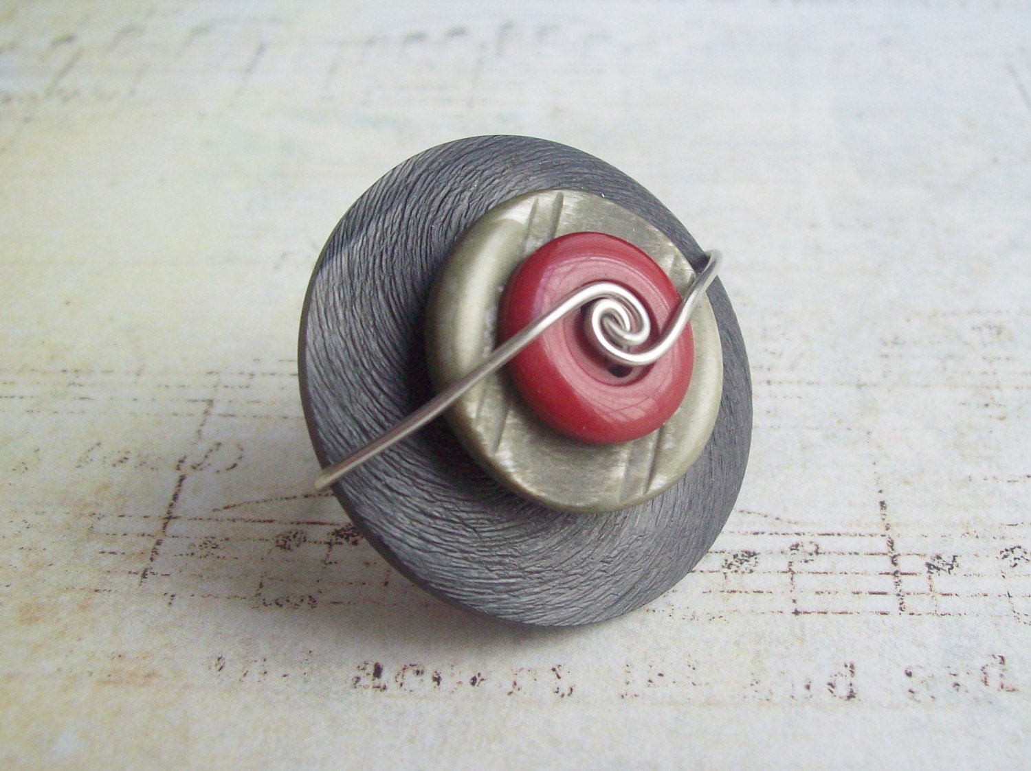 Vintage Button Ring in Black, Grey & Red - DixiesNightOwl
